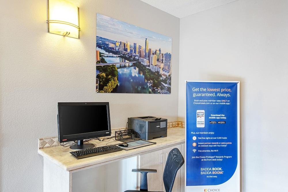 Quality Suites Austin Bagian luar foto