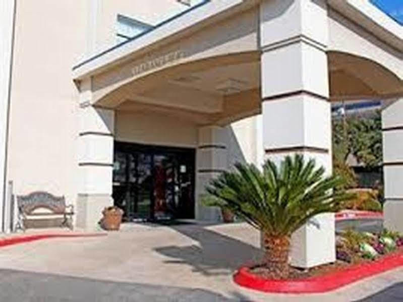 Quality Suites Austin Bagian luar foto