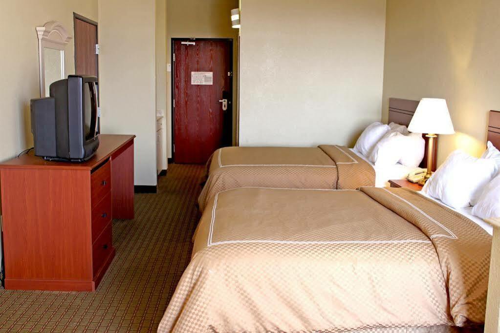 Quality Suites Austin Bagian luar foto