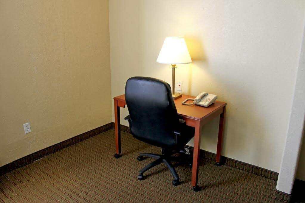 Quality Suites Austin Bagian luar foto